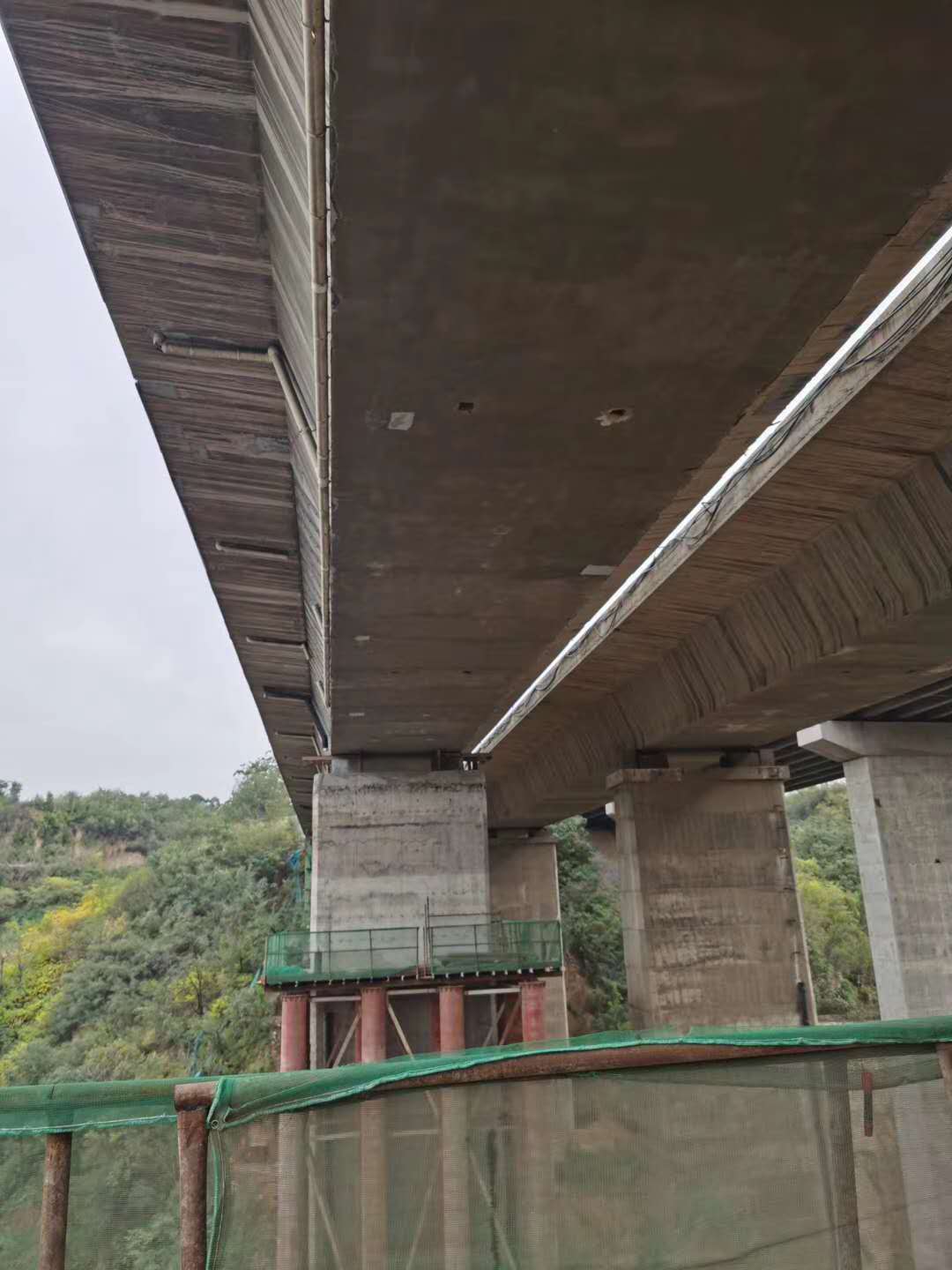 新泰桥梁加固前制定可行设计方案图并用对施工方法